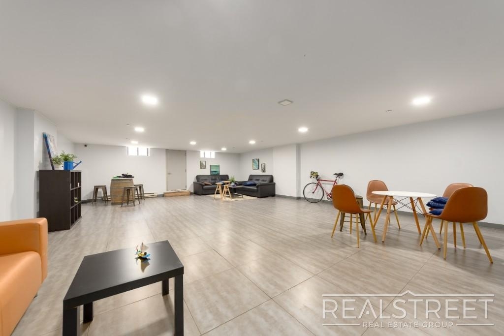 277 Linden St - Photo 12