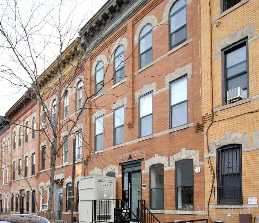277 Linden St - Photo 13