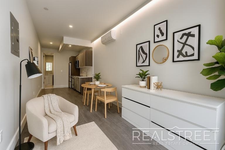 277 Linden St - Photo 0