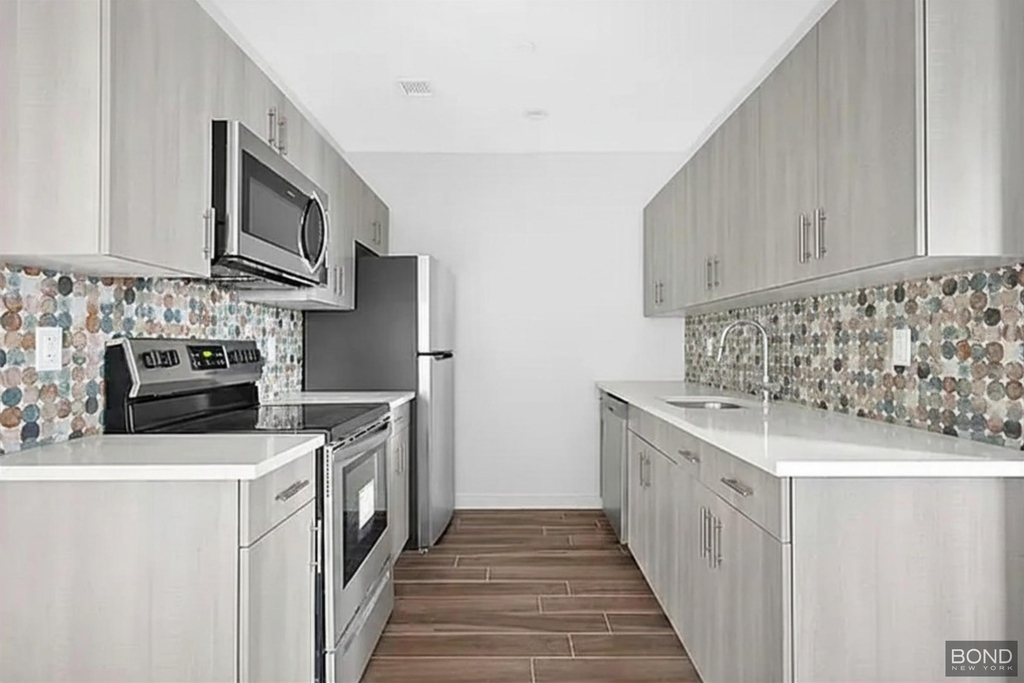 906 East New York Avenue - Photo 1