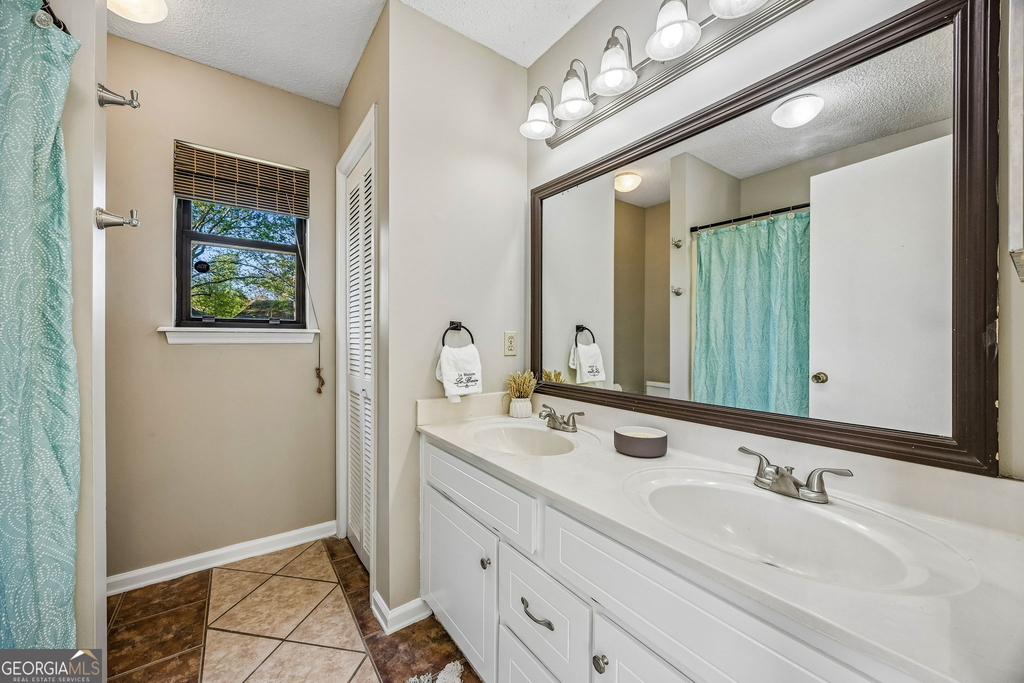 132 Woodvalley Drive - Photo 32