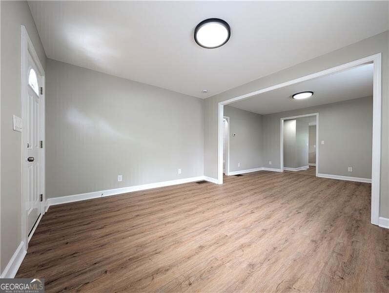 1377 Pine Avenue - Photo 2