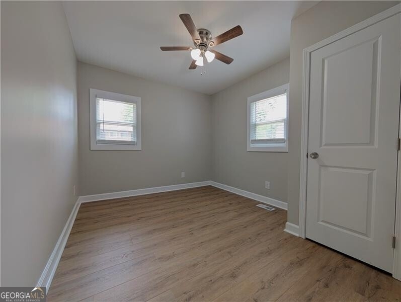 1377 Pine Avenue - Photo 15