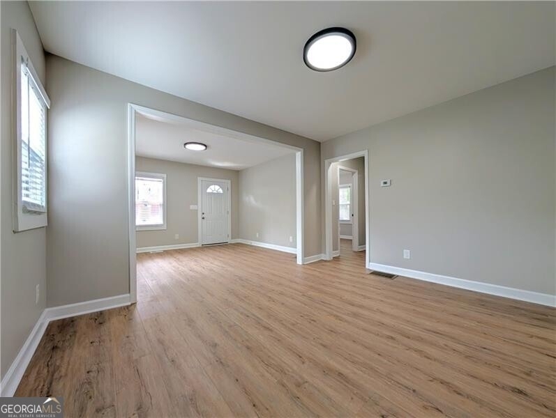1377 Pine Avenue - Photo 4