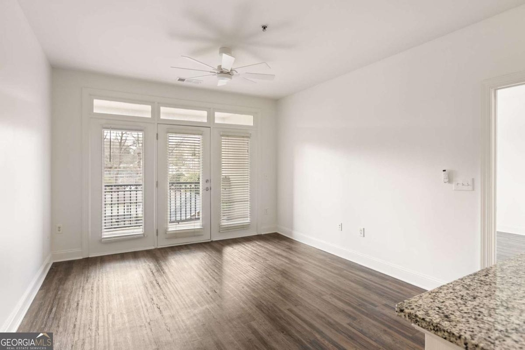 840 United Avenue Se - Photo 6