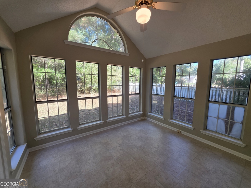 302 Henley Way - Photo 3