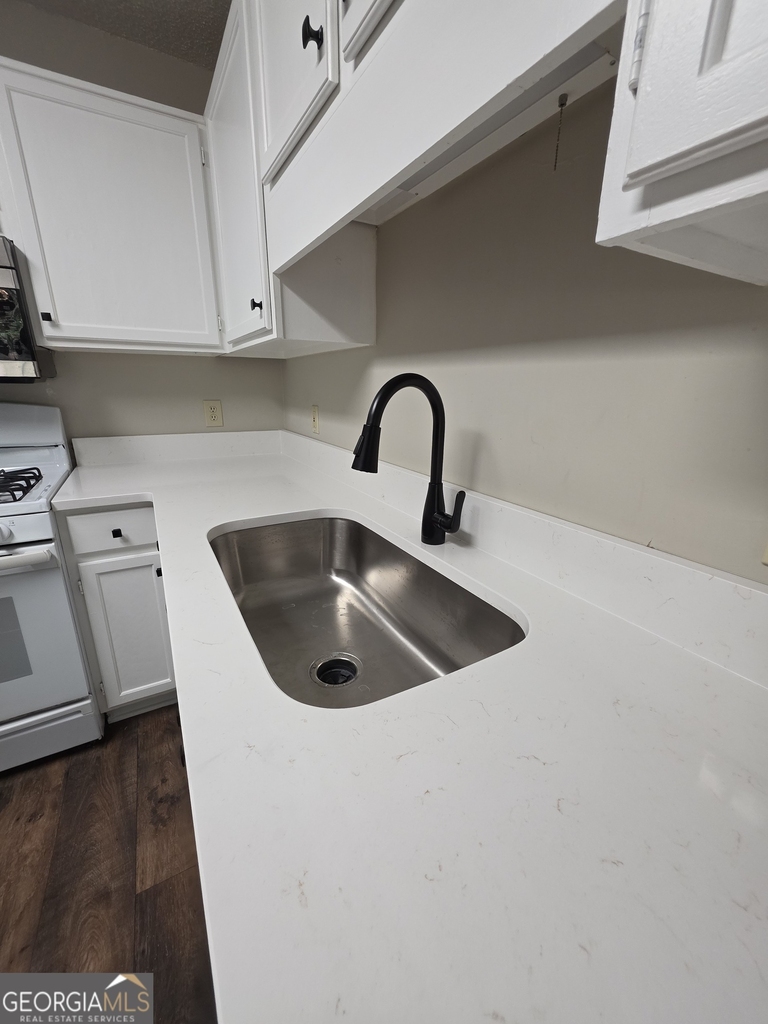 302 Henley Way - Photo 5
