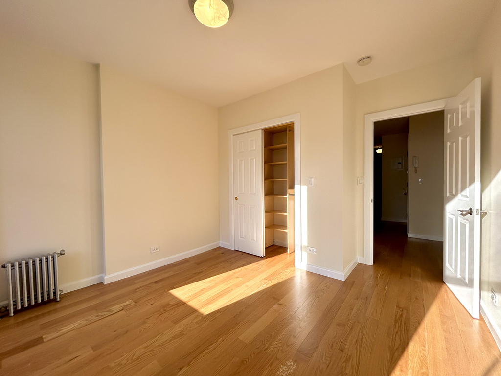 West 10th & Greenwich Ave - Photo 4