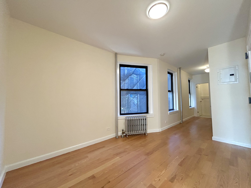 West 10th & Greenwich Ave - Photo 5