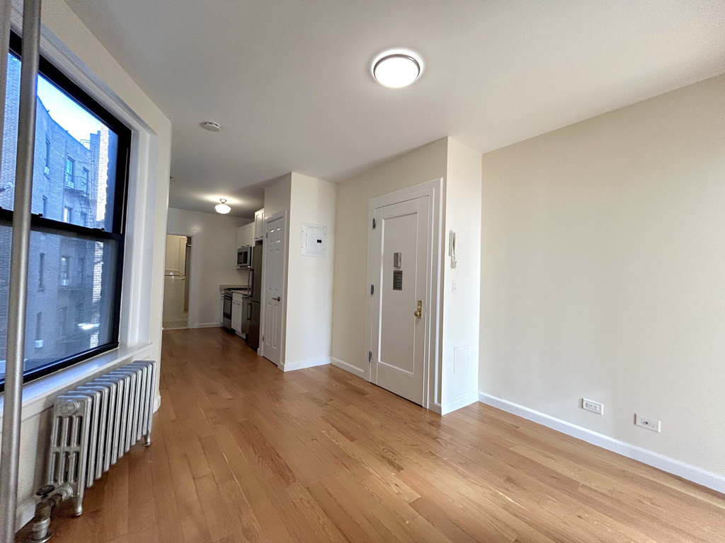 West 10th & Greenwich Ave - Photo 1