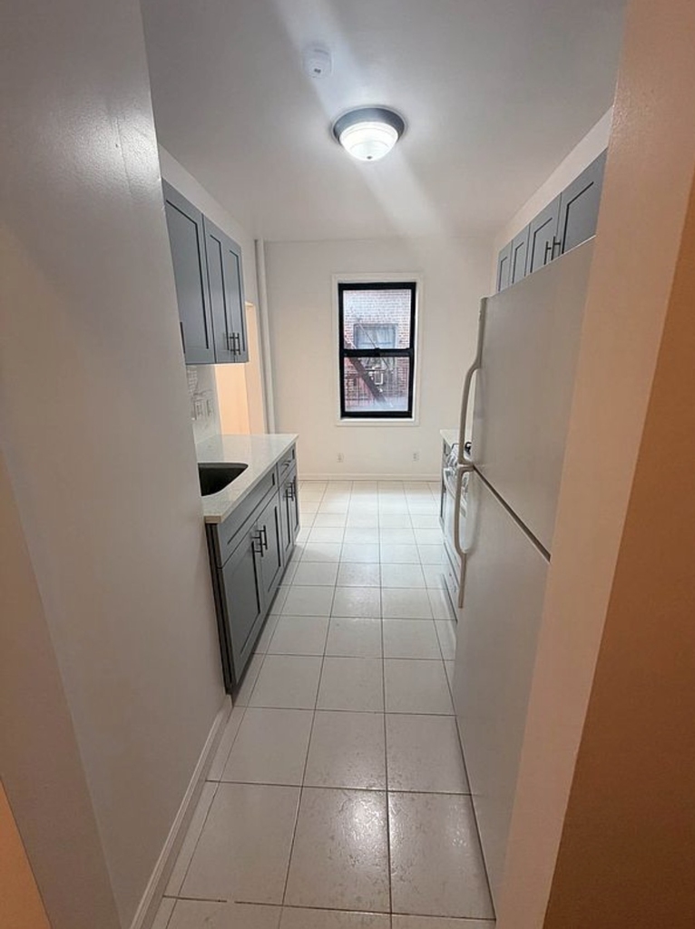 61-40 Saunders St - Photo 3