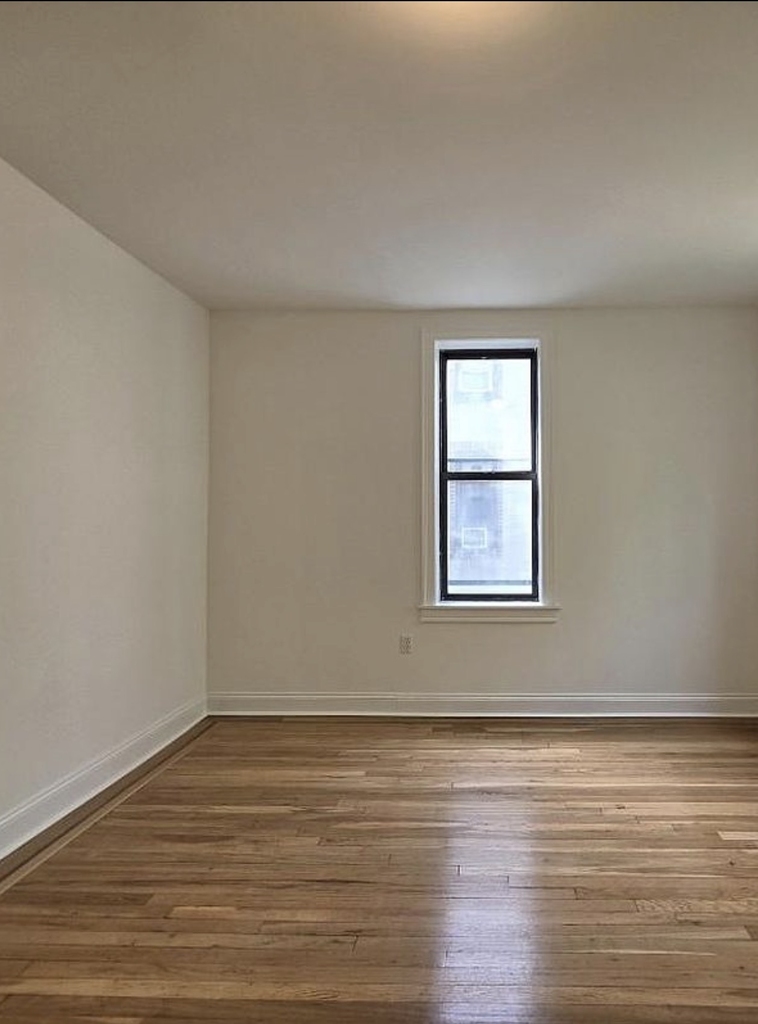 61-40 Saunders St - Photo 1