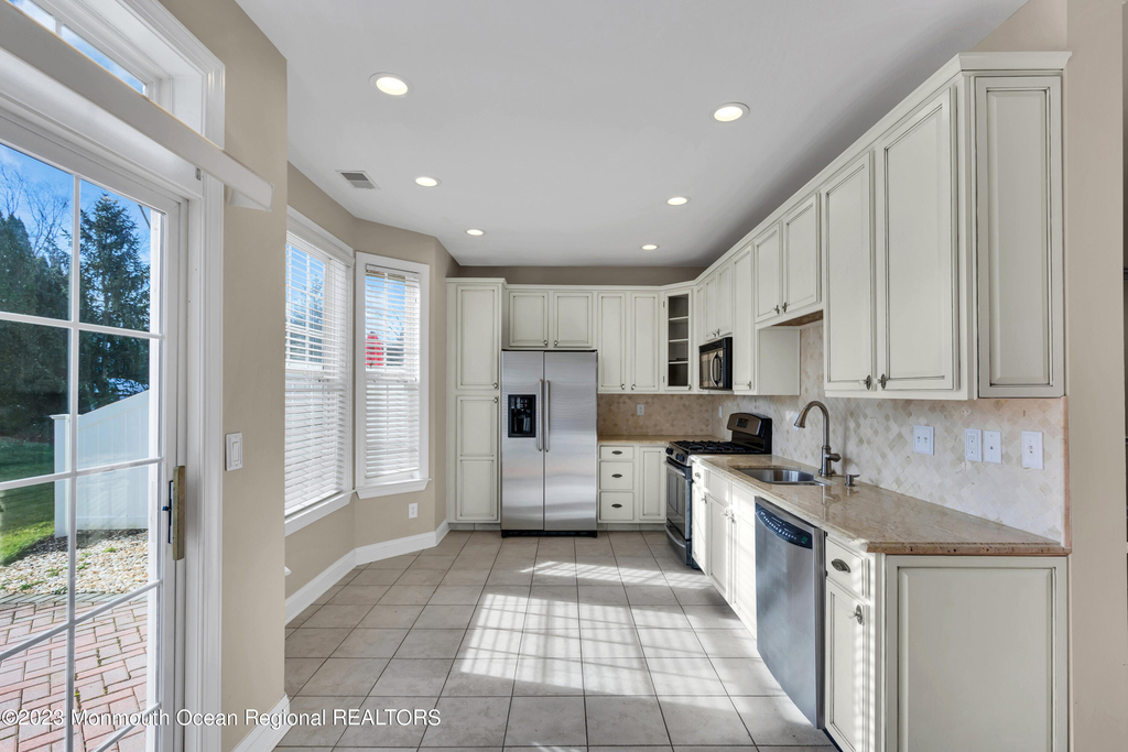 143 Shinnecock Drive - Photo 11