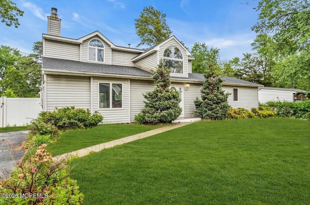 1112 Larchmont Street - Photo 1