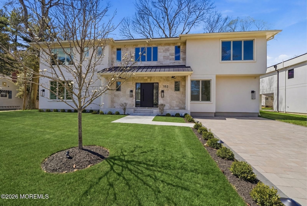 152 Ampere Avenue - Photo 0