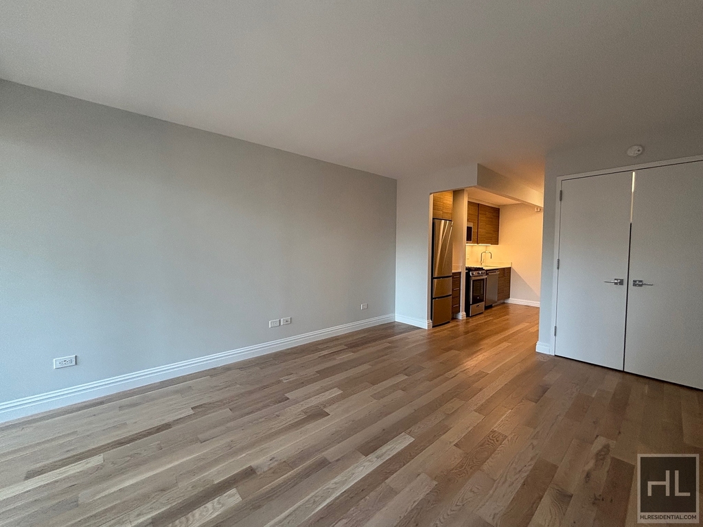 West 48th Street - Photo 0