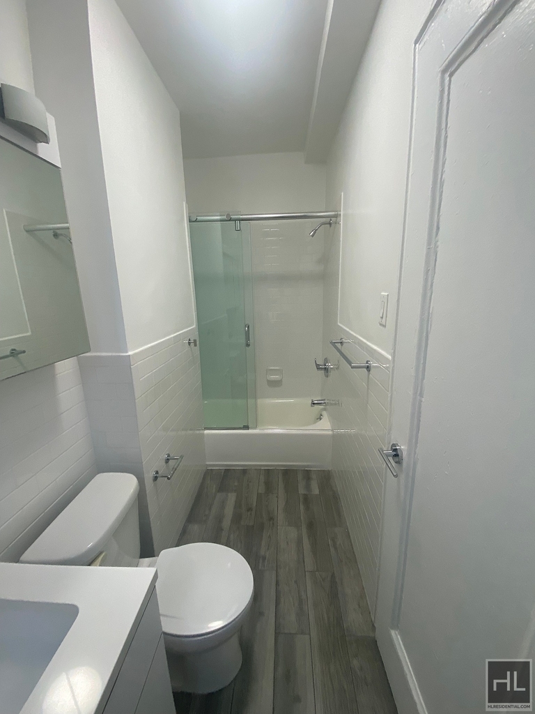 East 46 Street - Photo 4