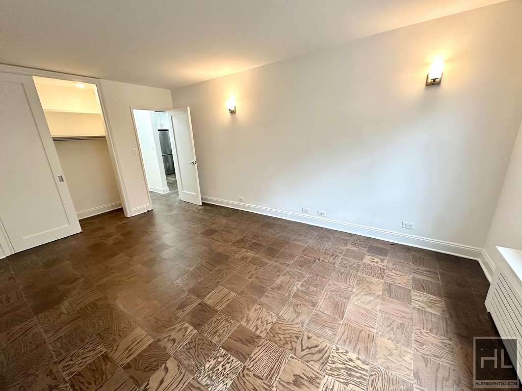 East 35 Street - Photo 1