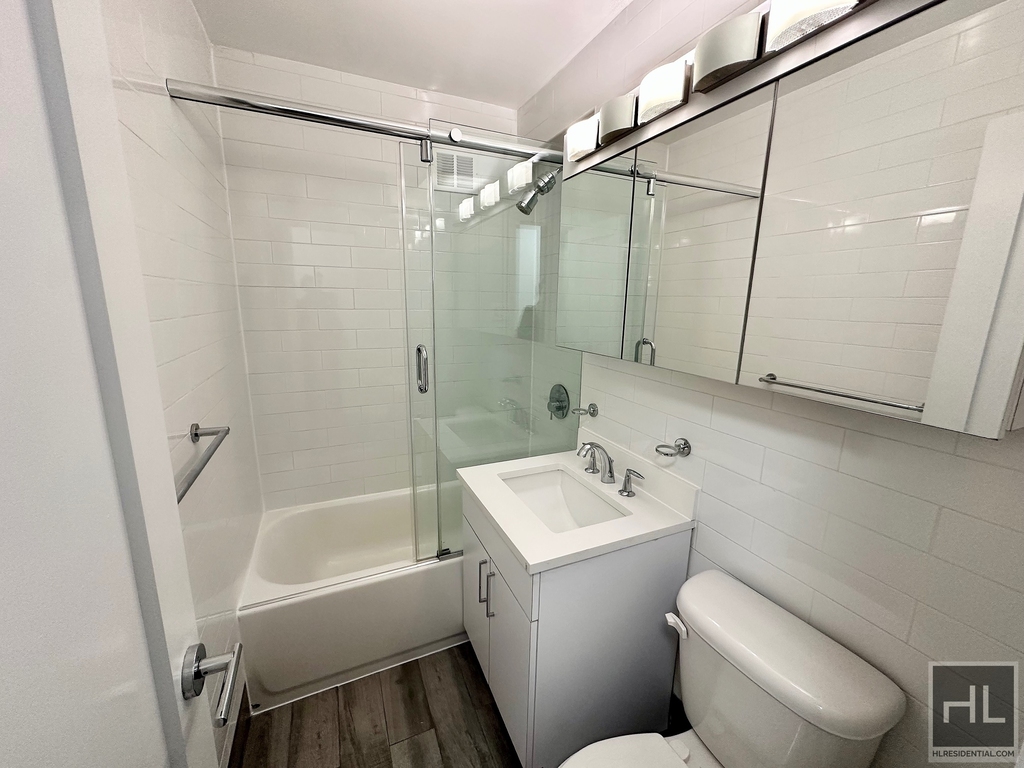 East 35 Street - Photo 4