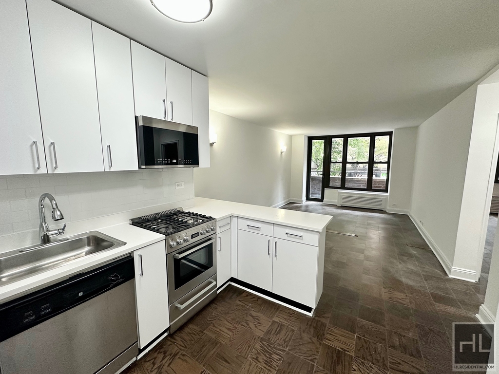 East 35 Street - Photo 3
