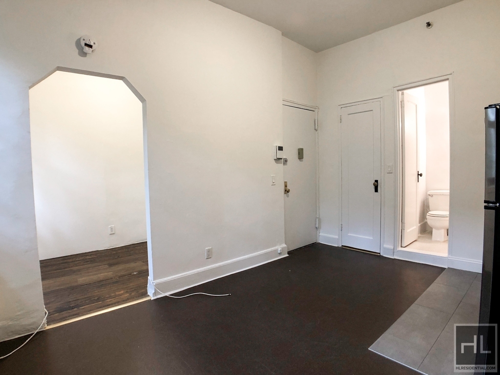Second Avenue - Photo 1