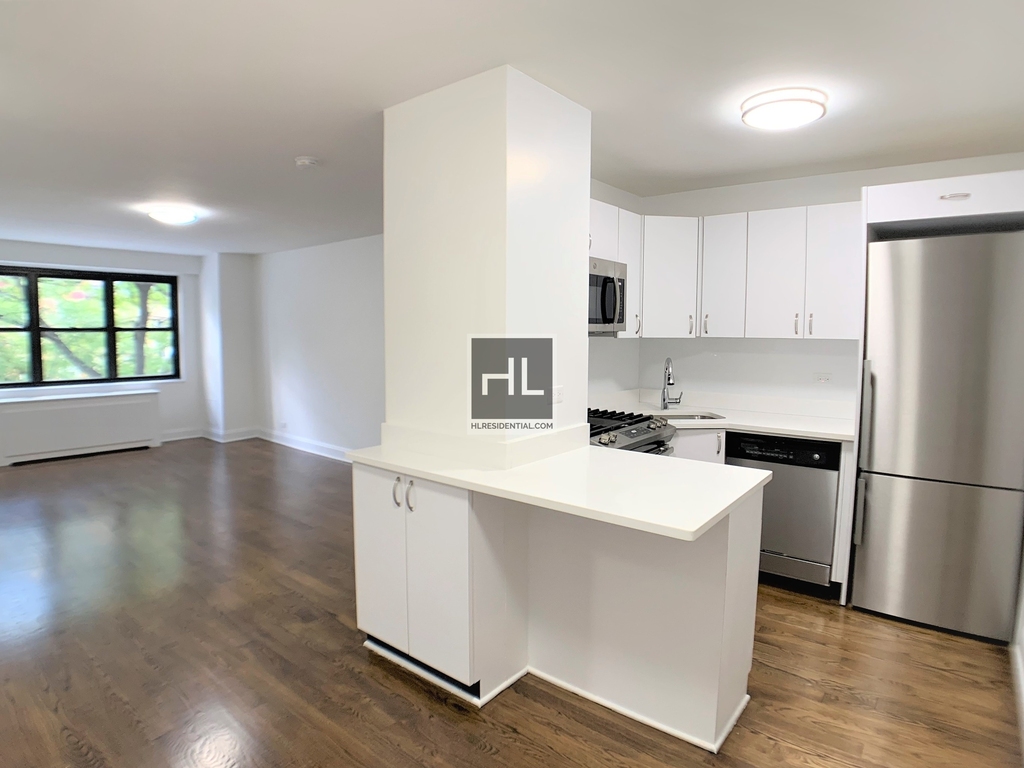 E 16 St - Photo 2