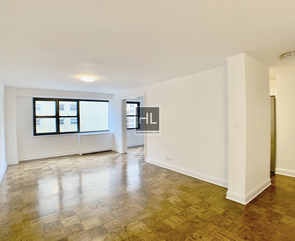 E 16 St - Photo 0