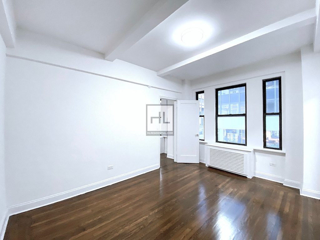 East 46th Street - Photo 2