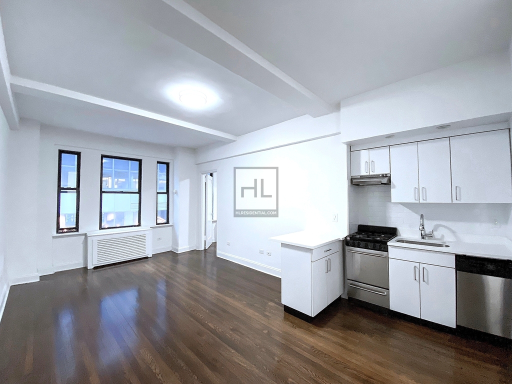 East 46th Street - Photo 0