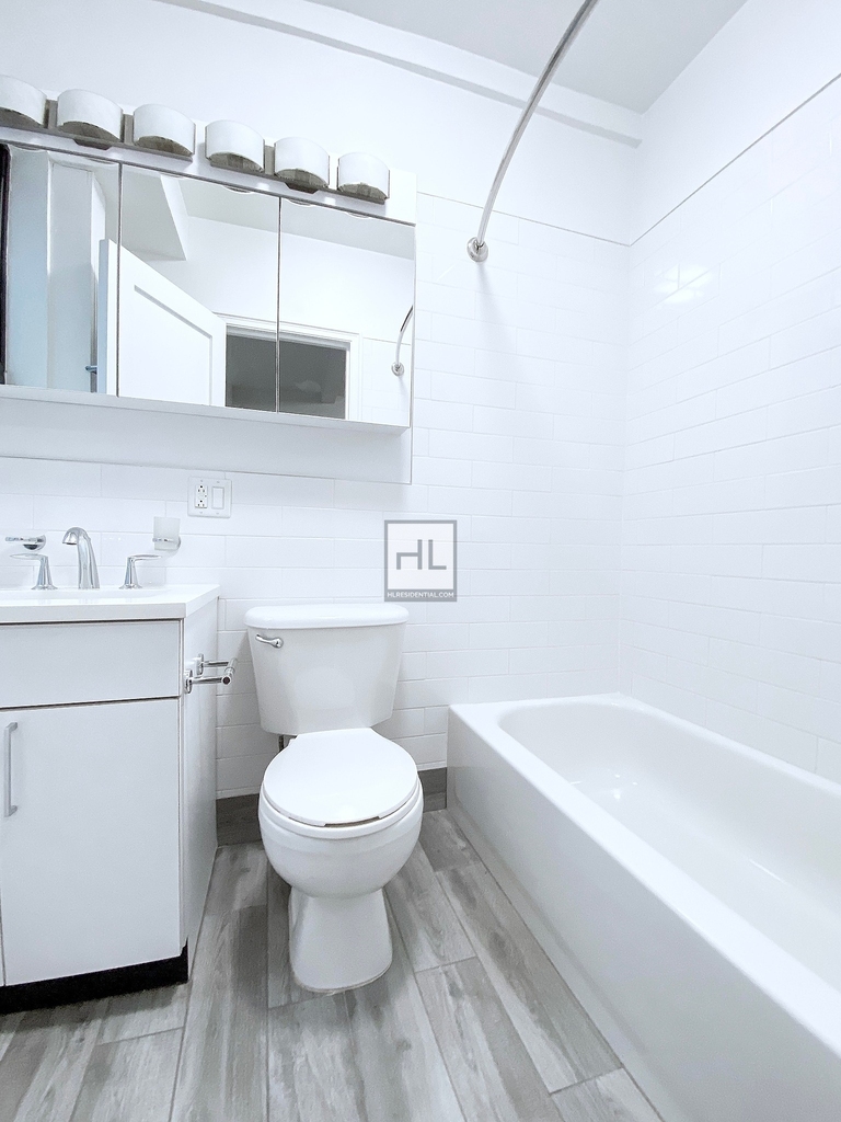 East 46th Street - Photo 3