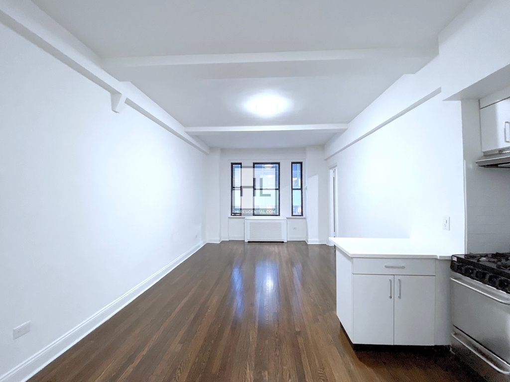East 46th Street - Photo 1