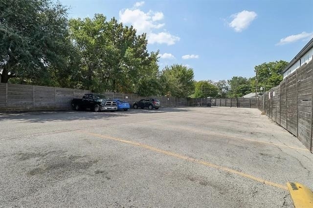 321 E 8th Street - Photo 4