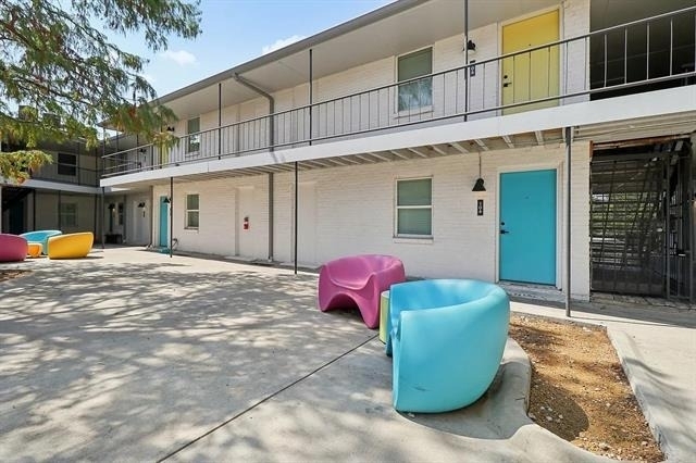 321 E 8th Street - Photo 13