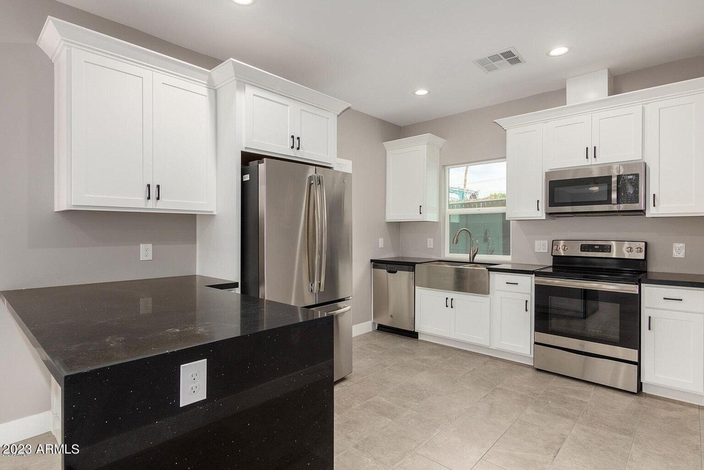 2336 E Harvard Street - Photo 2