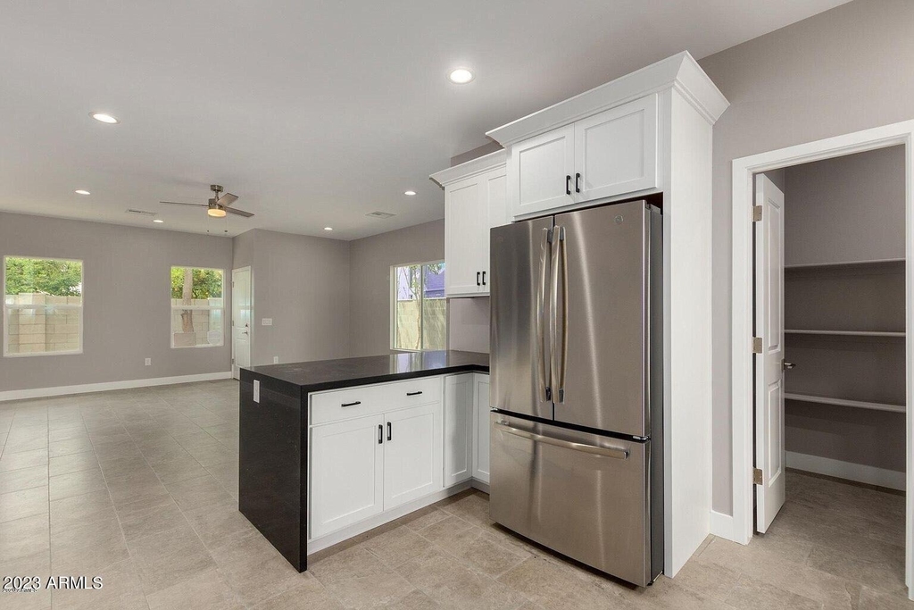 2336 E Harvard Street - Photo 4
