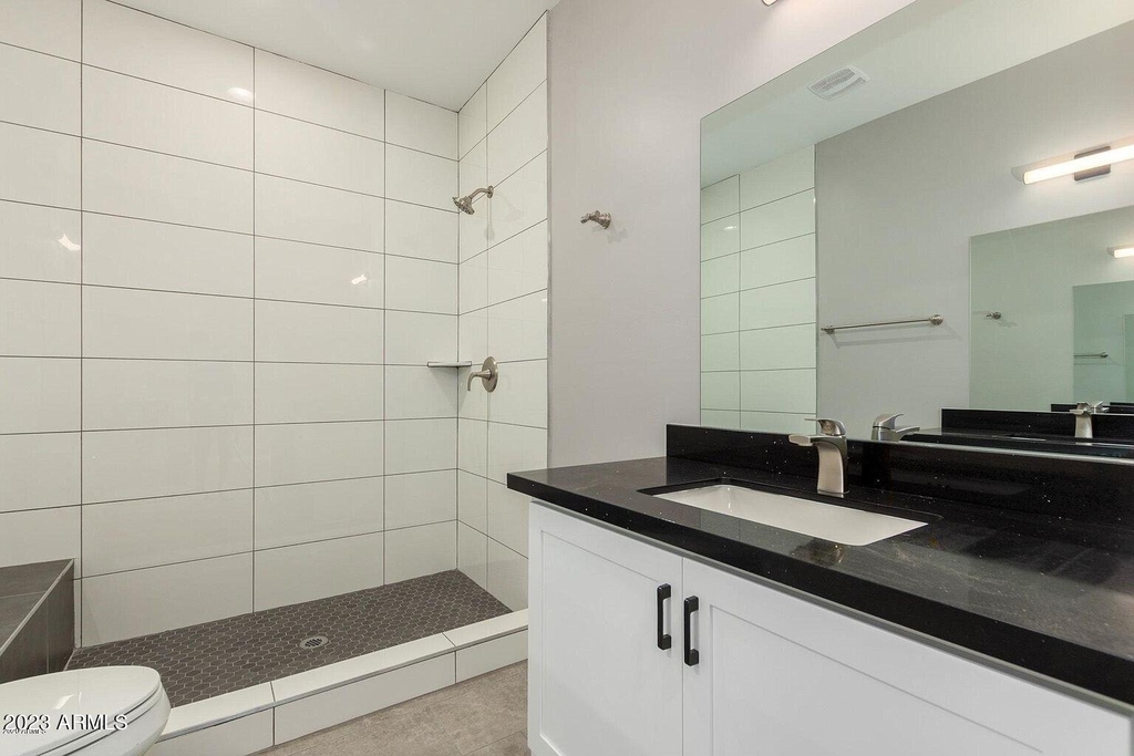 2336 E Harvard Street - Photo 9