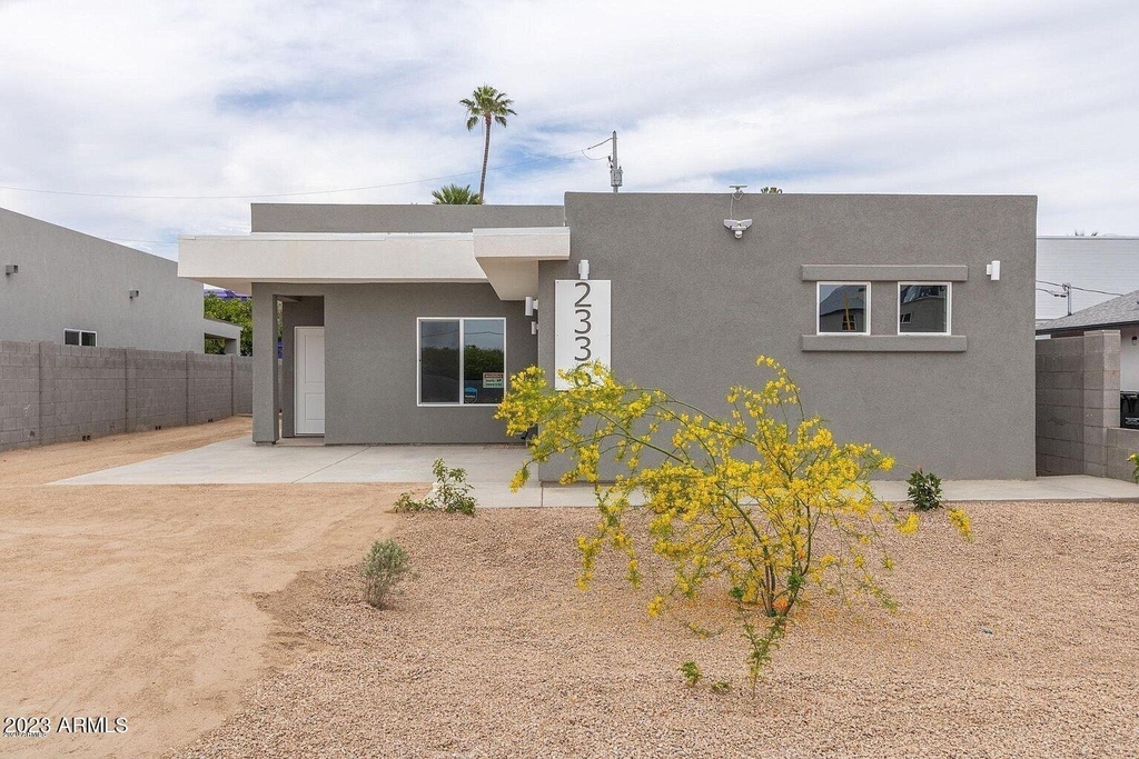 2336 E Harvard Street - Photo 0