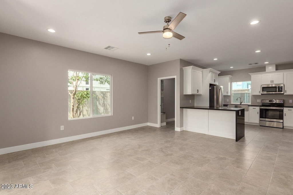 2336 E Harvard Street - Photo 5