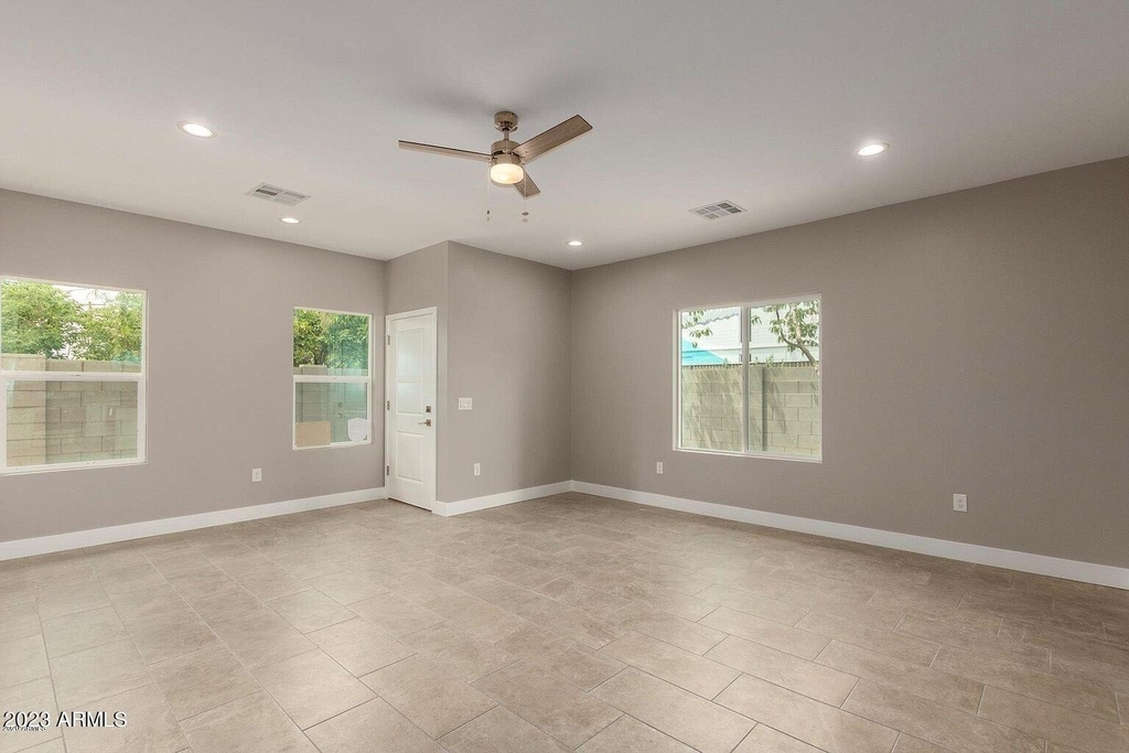 2336 E Harvard Street - Photo 6