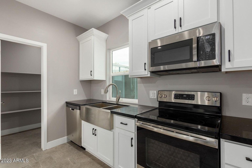 2336 E Harvard Street - Photo 3