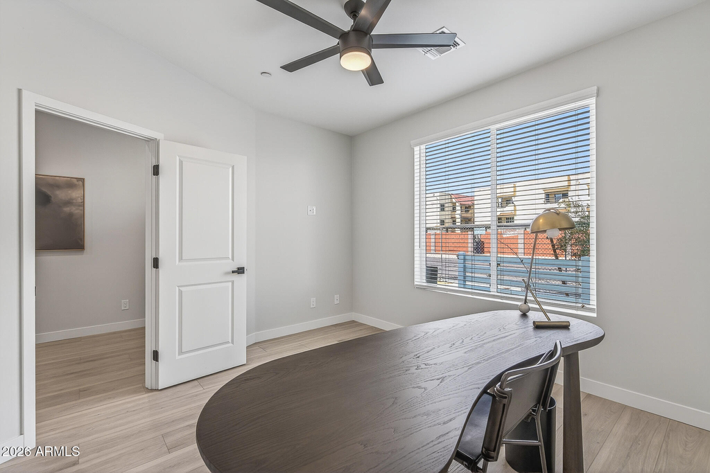2601 E Clarendon Avenue - Photo 7