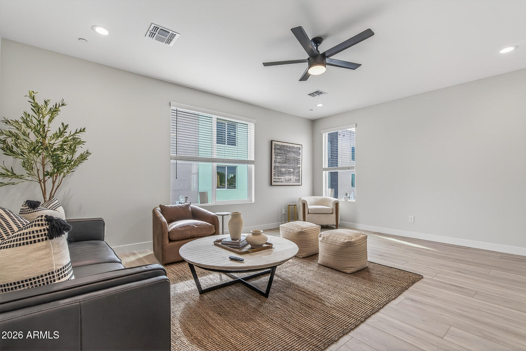 2601 E Clarendon Avenue - Photo 9