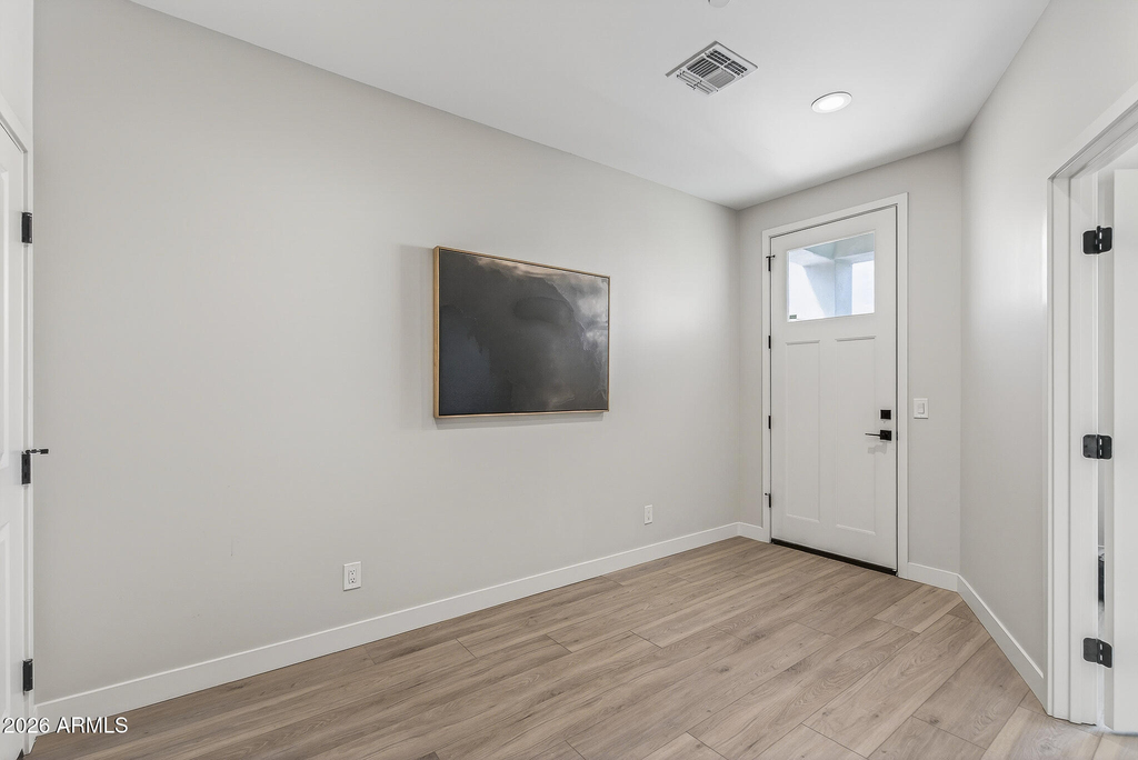 2601 E Clarendon Avenue - Photo 3