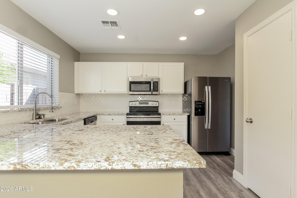 7005 S 31st Drive - Photo 3
