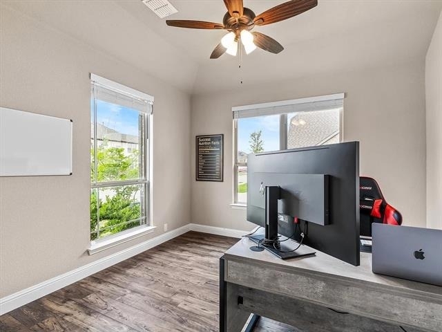 905 Sedona Street - Photo 4