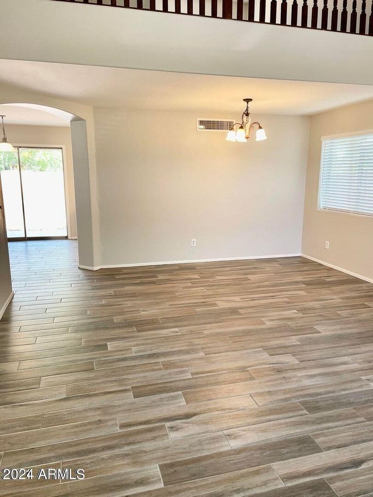9820 W Pioneer Street - Photo 6