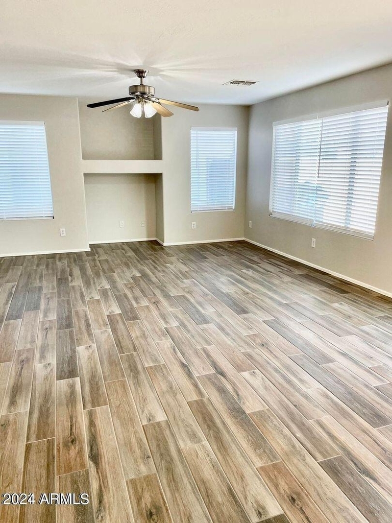9820 W Pioneer Street - Photo 12