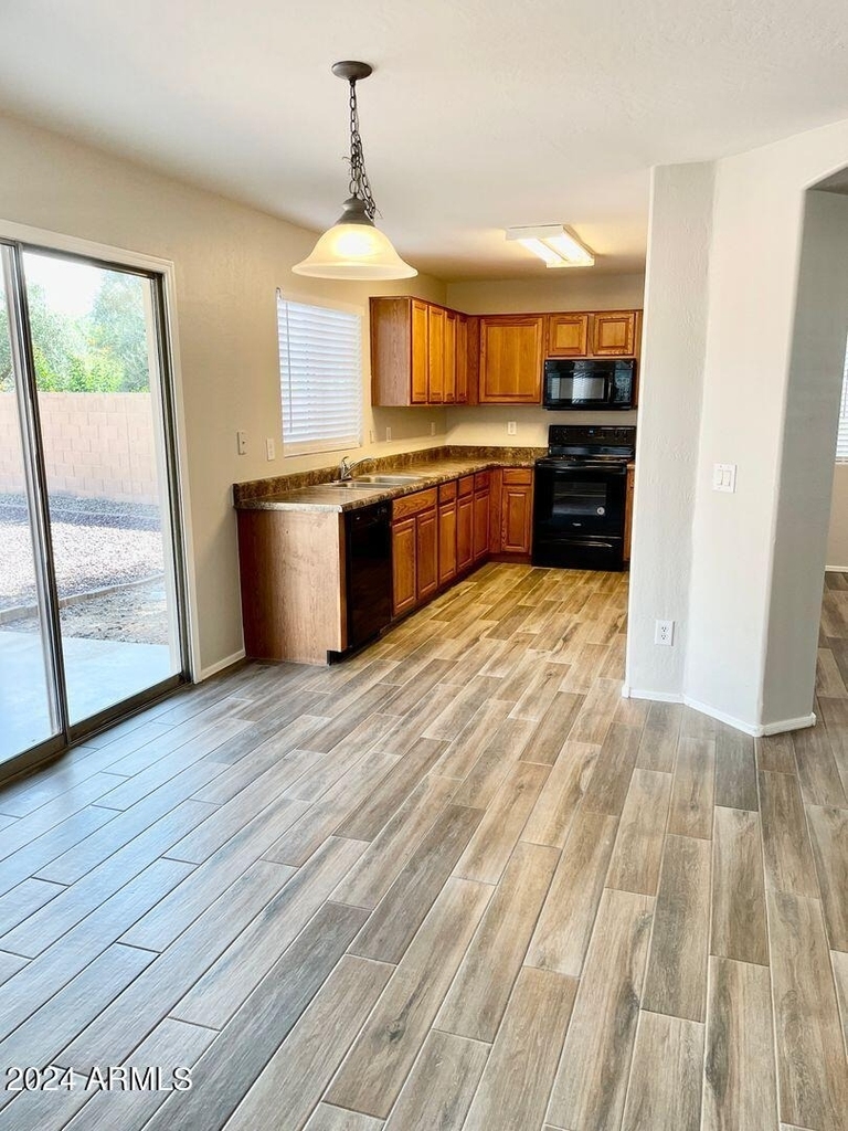 9820 W Pioneer Street - Photo 17