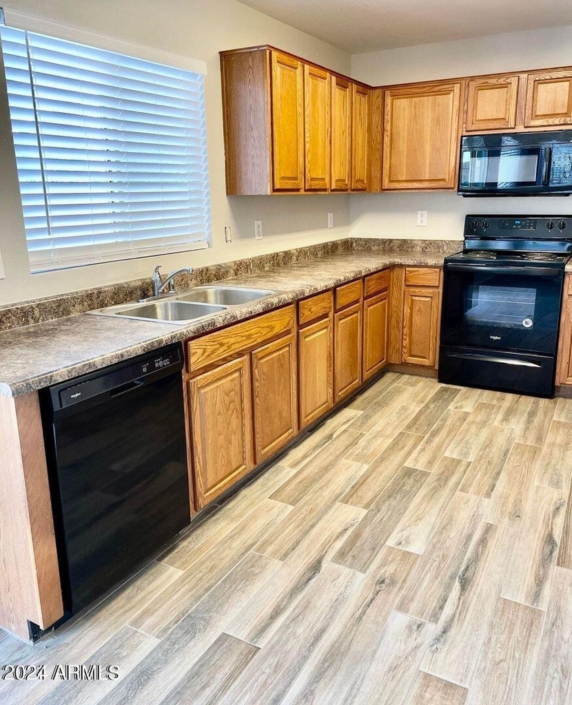 9820 W Pioneer Street - Photo 19