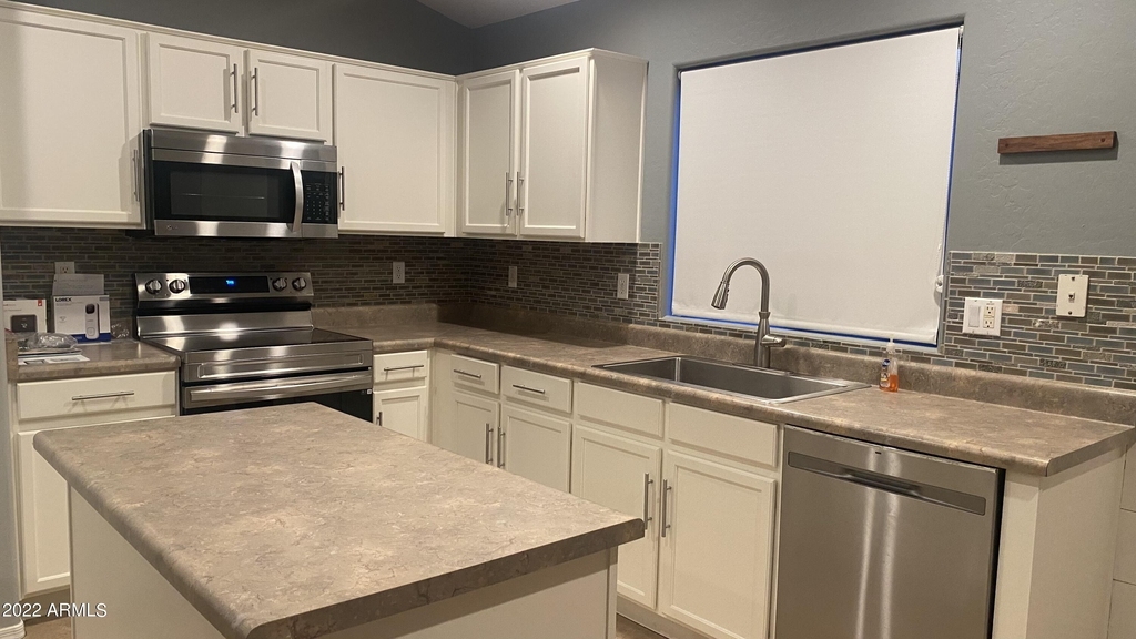 2610 N 107th Drive - Photo 5